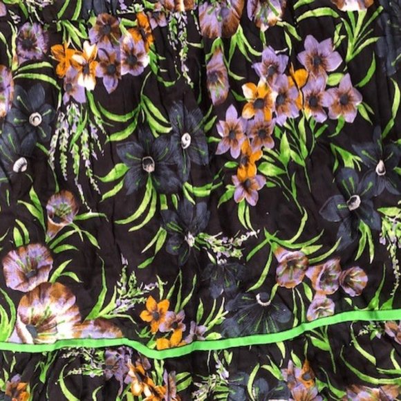 Beautiful Floral Summer Sundress. Size: Medium - Picture 6 of 7